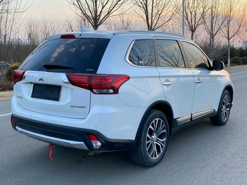 徐州18年三菱欧蓝德9