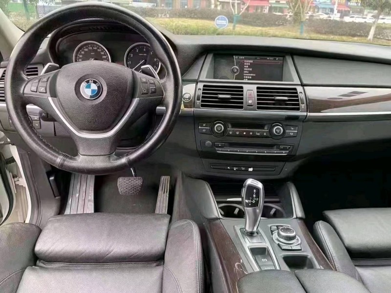 北京12年宝马X67