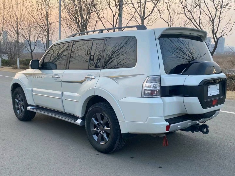 徐州20年三菱帕杰罗8