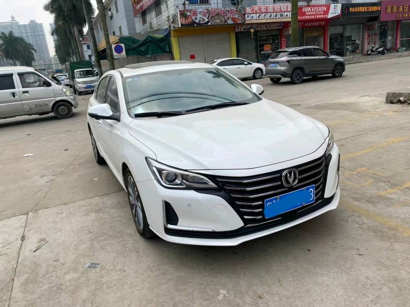 中山20年長安汽車睿馳CC2