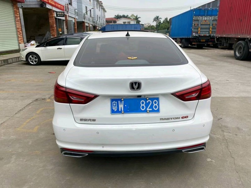 中山20年長安汽車睿馳CC4