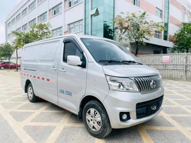 東莞20年長安汽車睿行2
