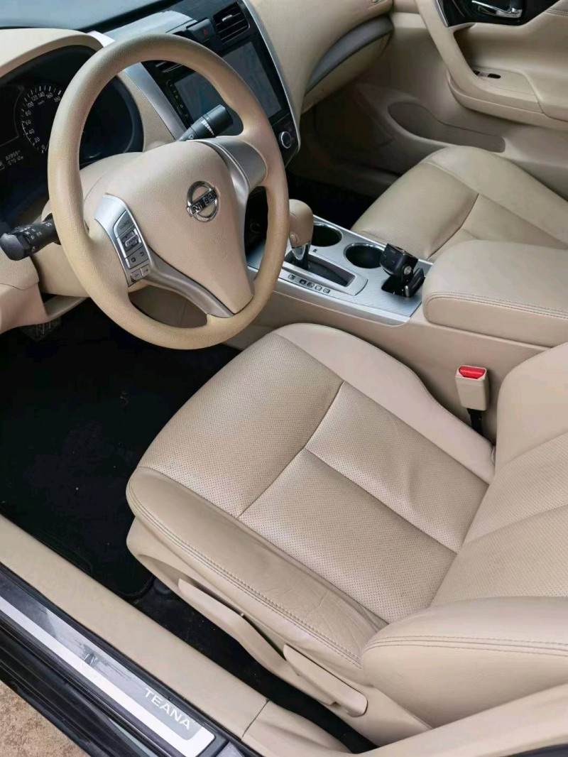 自貢18年日產天籟4