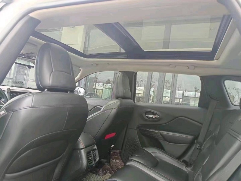 株洲17年Jeep自由光9