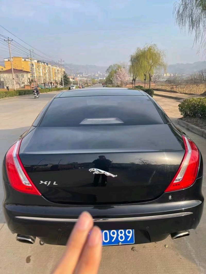 紹興12年捷豹XJL4