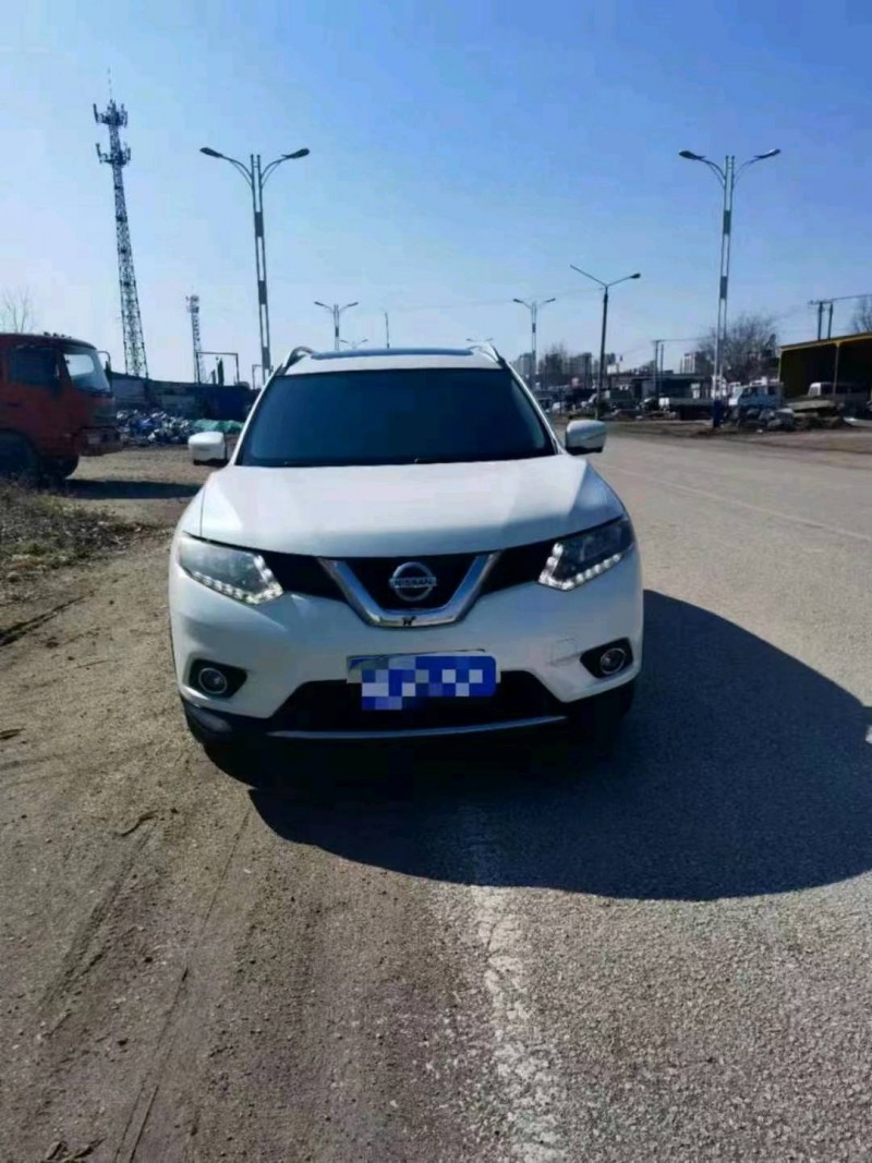 鄭州15年日產奇駿1