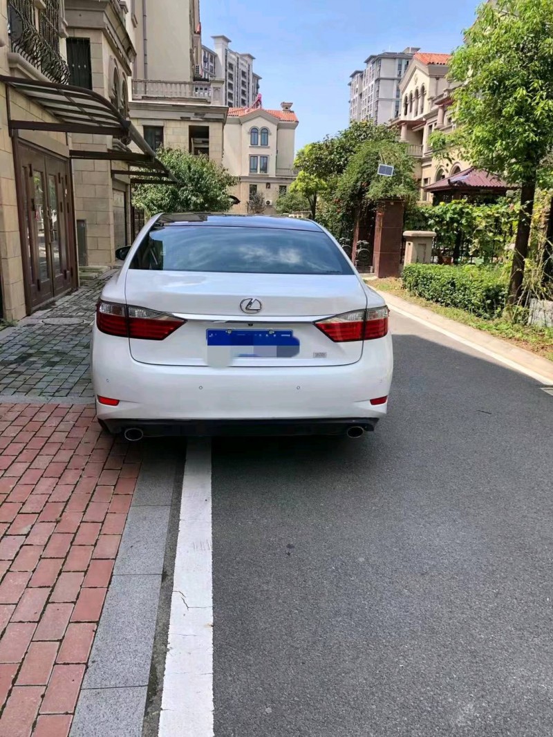 苏州13年雷克萨斯ES2
