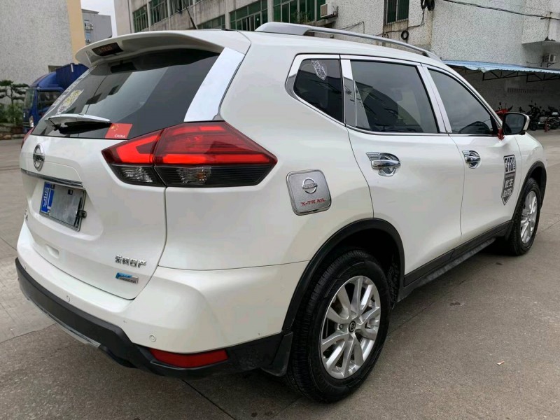 中山18年日產奇駿5