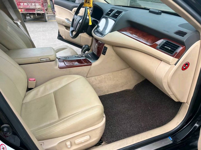 徐州13年丰田皇冠3