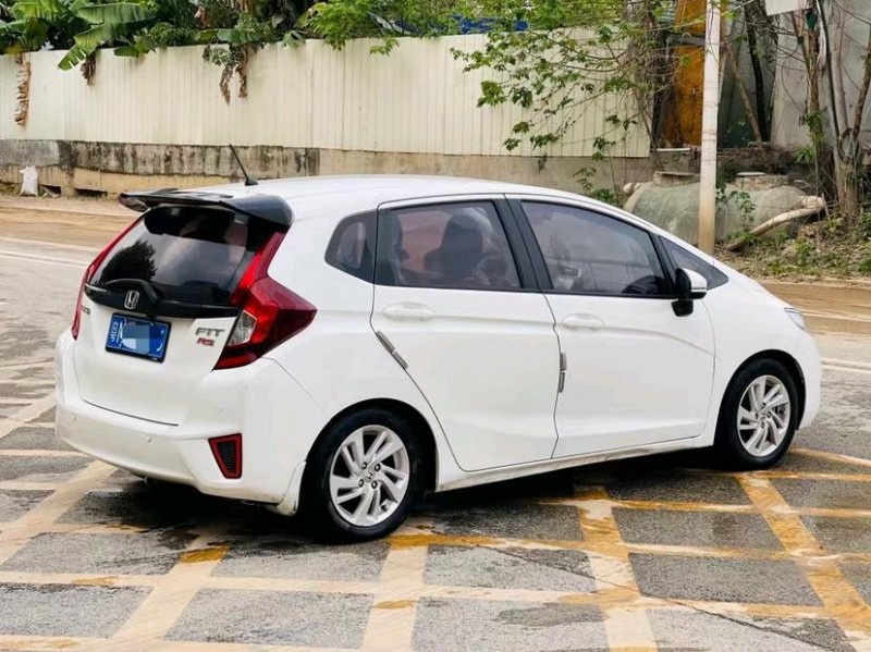 东莞17年本田飞度7