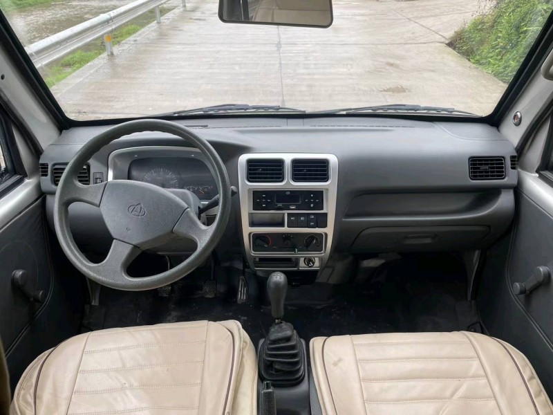 重慶18年長安汽車新豹MINI4