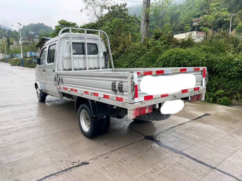 重慶18年長安汽車新豹MINI7