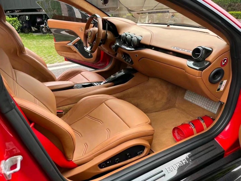 昆明15年法拉利F12berlinetta4
