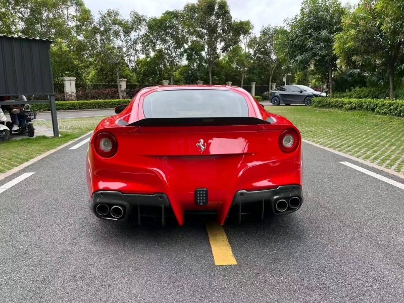 昆明15年法拉利F12berlinetta1