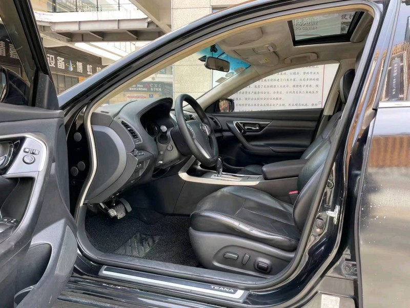 嘉興16年日產天籟5