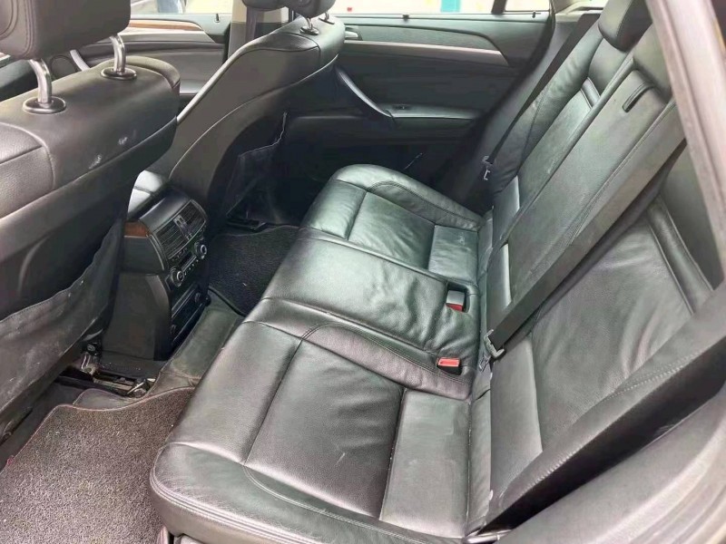 北京12年宝马X67