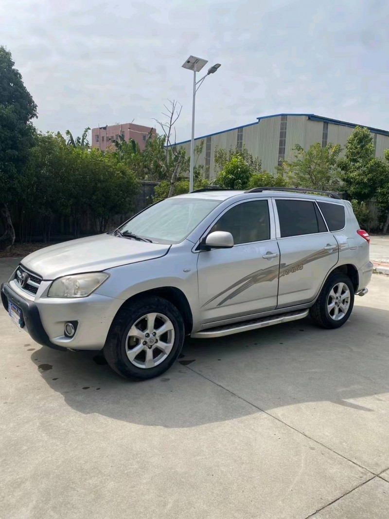 廣州13年豐田RAV43