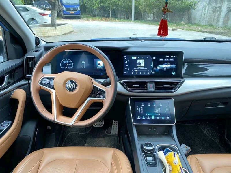 廣州21年威馬汽車W66