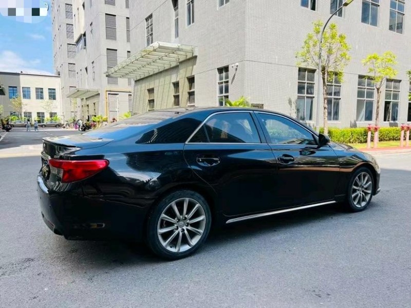 东莞14年丰田锐志8