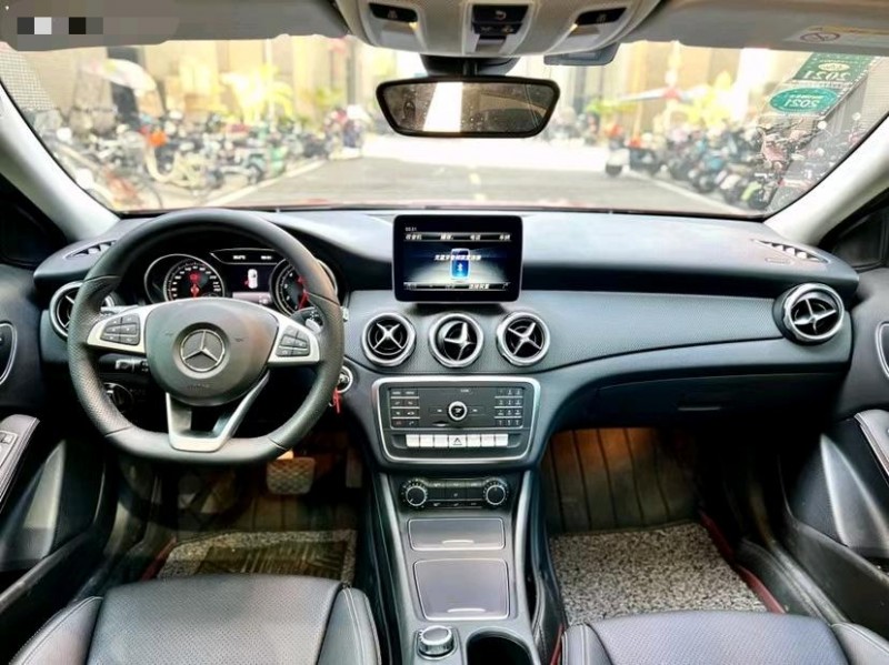 东莞19年奔驰GLA5