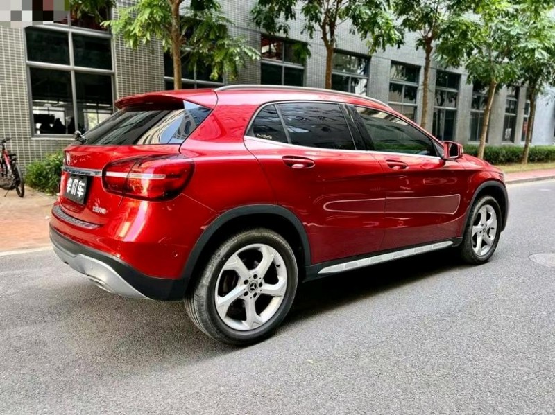 东莞19年奔驰GLA8