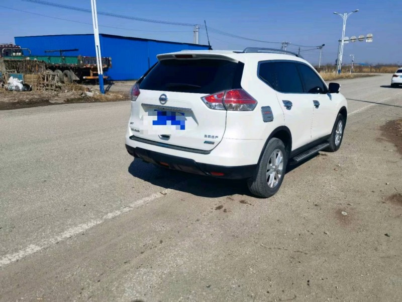 唐山15年日產奇駿8