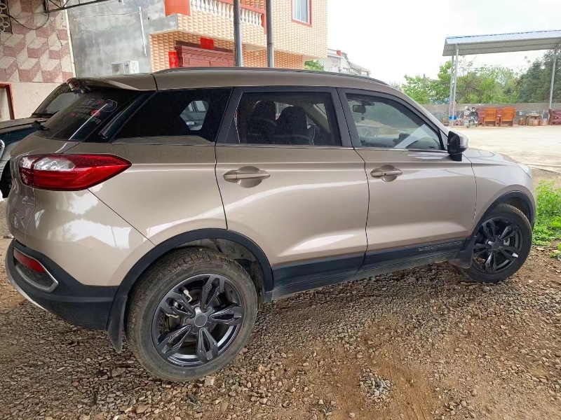 深圳19年獵豹汽車CS96