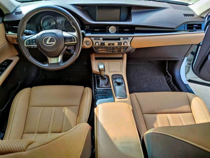 北京18年雷克萨斯ES5