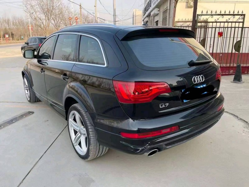 重慶12年奧迪Q75