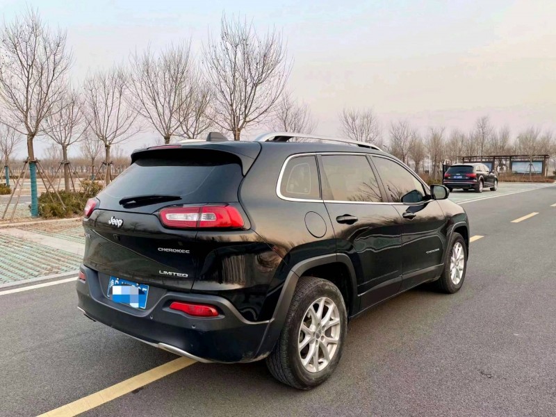 濱州18年Jeep自由光5