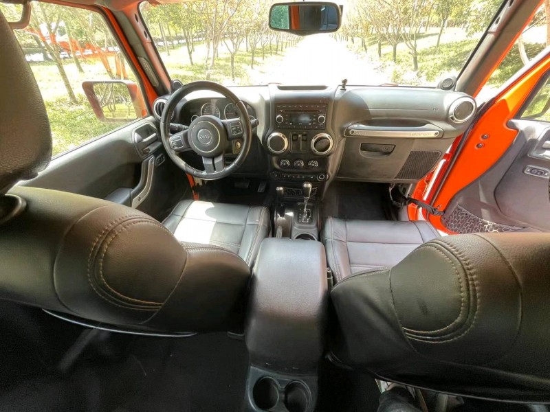 紹興12年Jeep牧馬人9