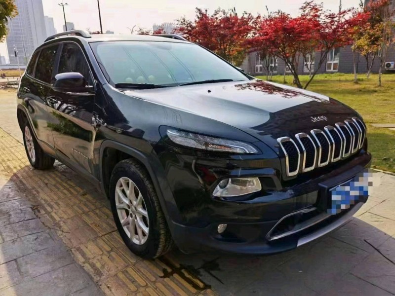 鄂州18年Jeep自由光3