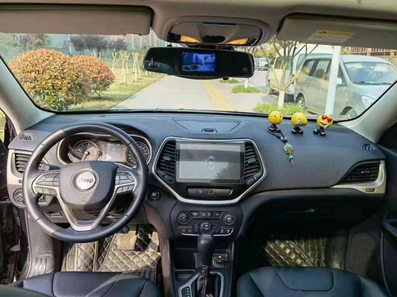 鄂州18年Jeep自由光4