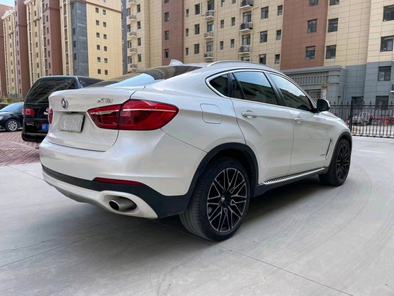 保定15年寶馬X68