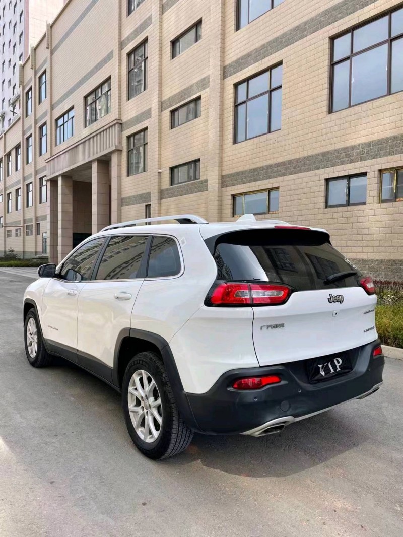 武威18年Jeep自由光9