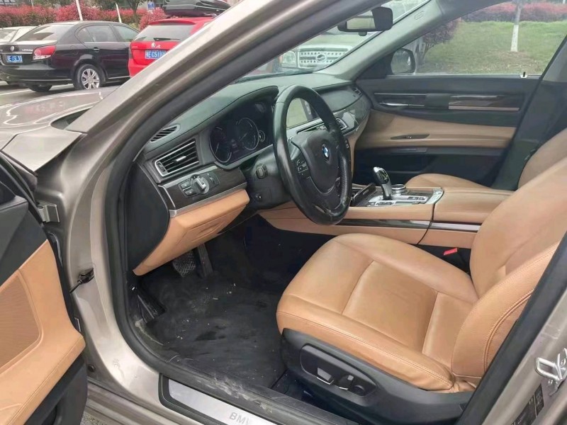 北京13年宝马7系9