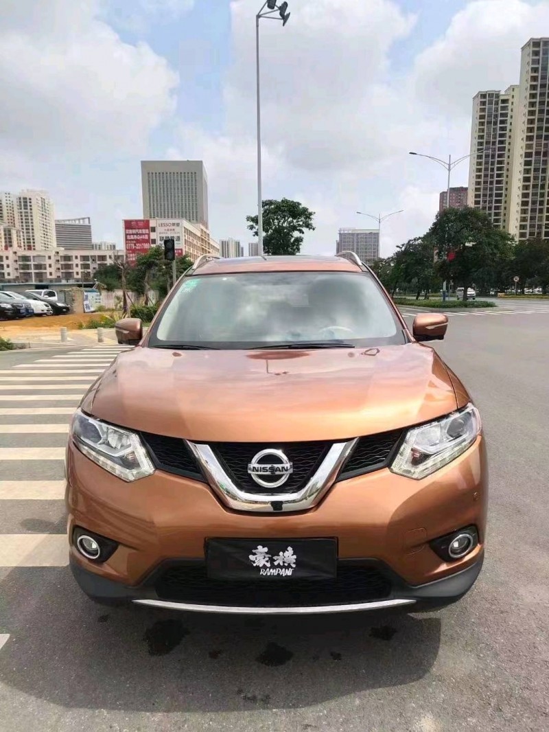 欽州15年日產奇駿1