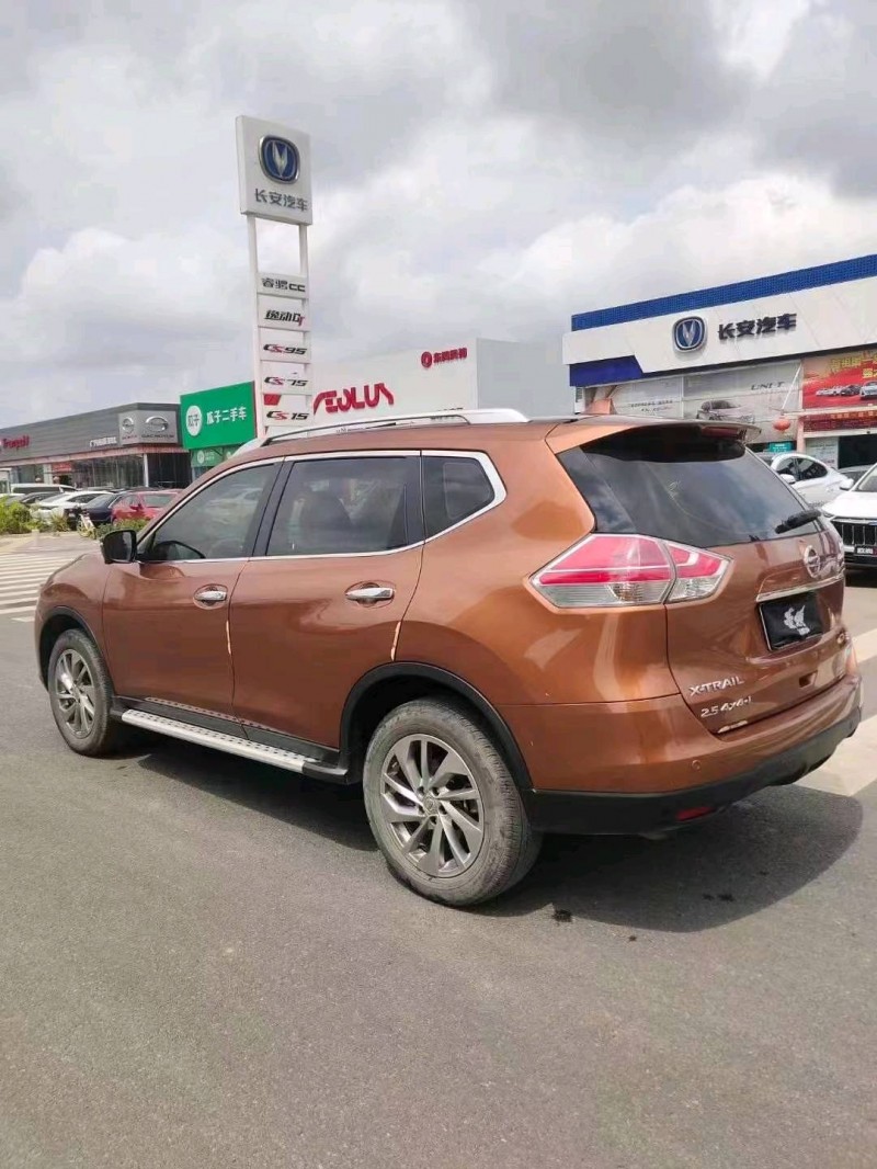 欽州15年日產奇駿4