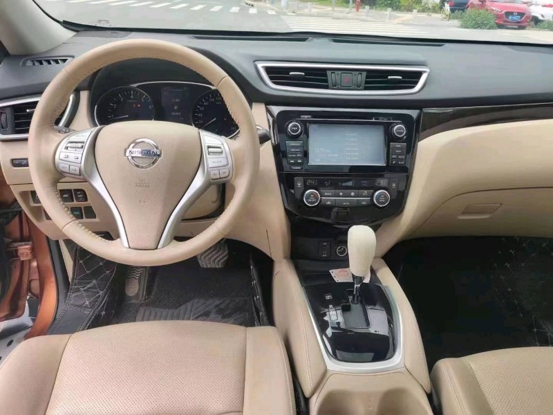 欽州15年日產奇駿7