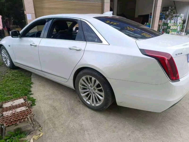 岳陽18年凱迪拉克CT64