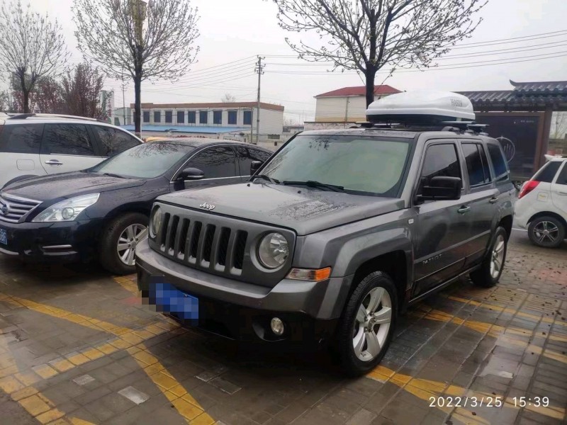 平頂山11年Jeep自由客5