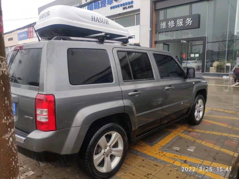 平頂山11年Jeep自由客3