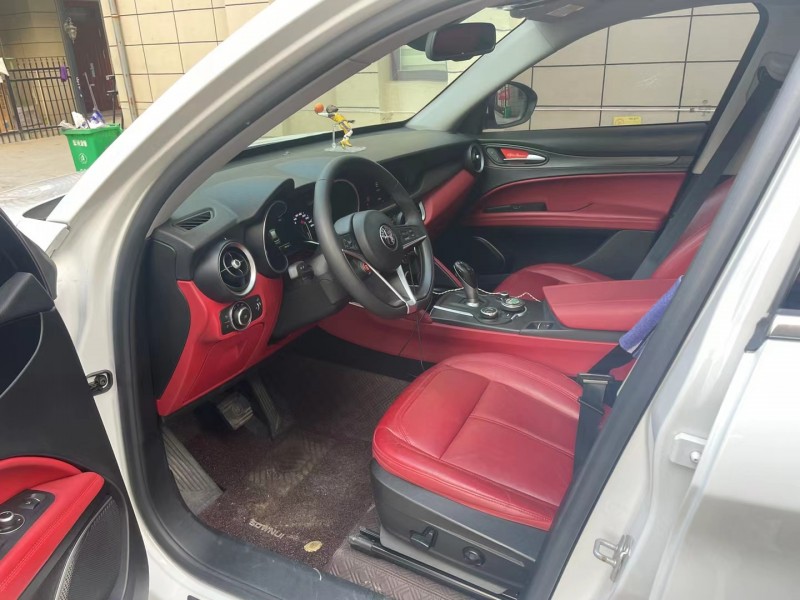 徐州19年阿尔法·罗密欧ALFA 4C4