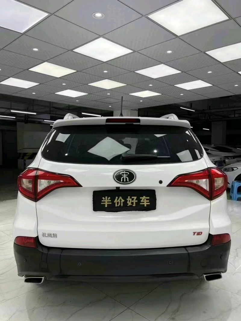 成都17年比亞迪宋9