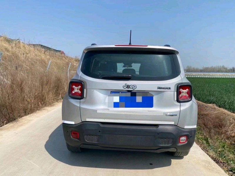 濟寧17年Jeep自由俠3
