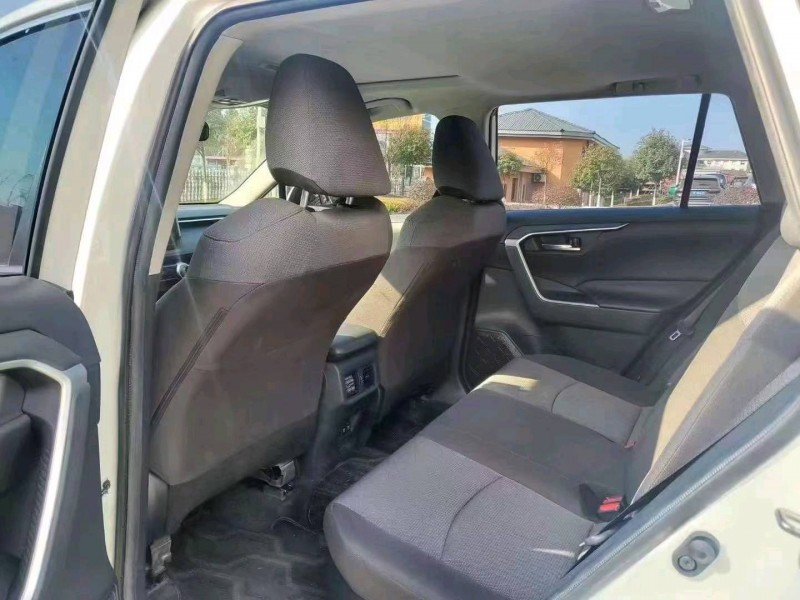 北京21年丰田RAV4荣放8