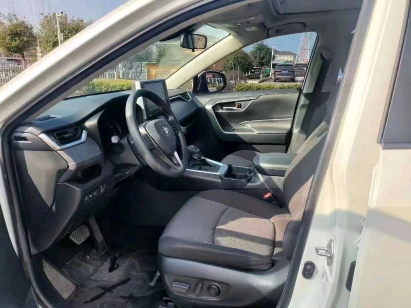 北京21年丰田RAV4荣放9