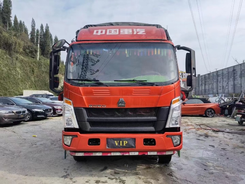 遵義20年卡車系列重汽豪沃1