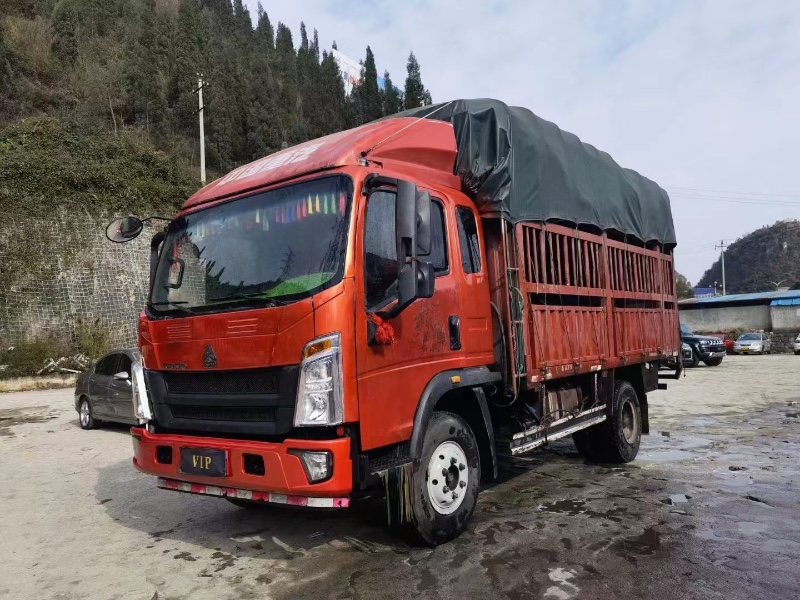 遵義20年卡車系列重汽豪沃2