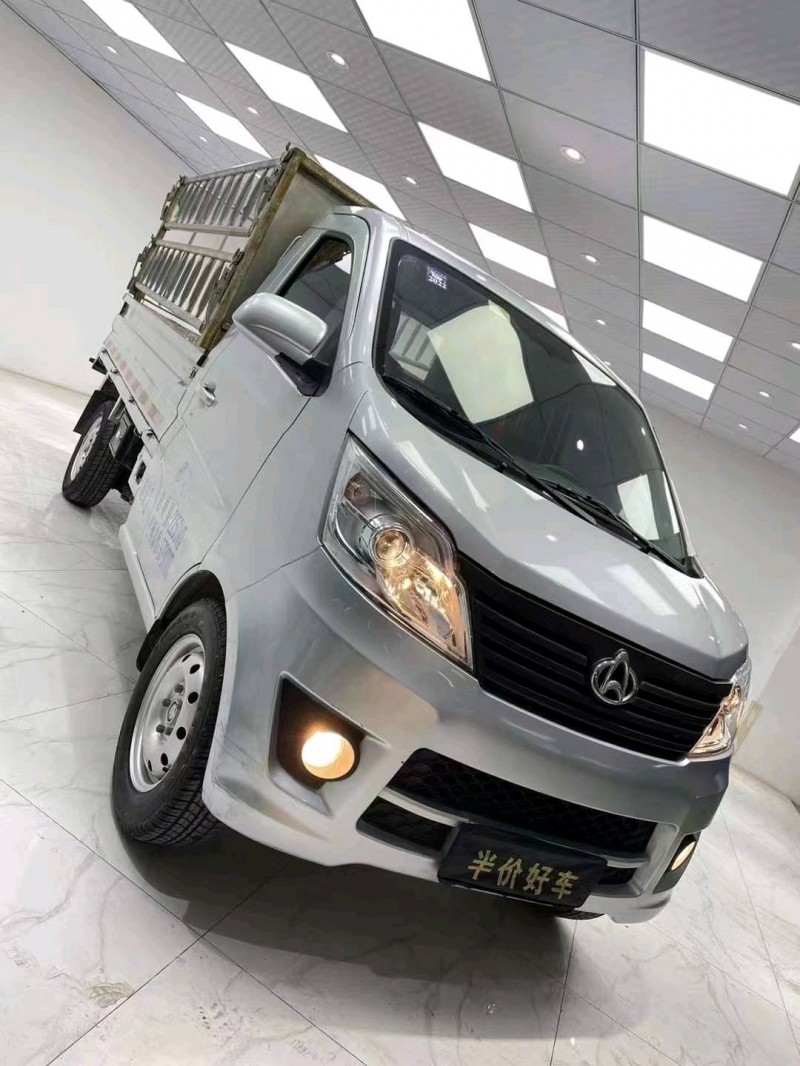 成都20年長安汽車奔奔3